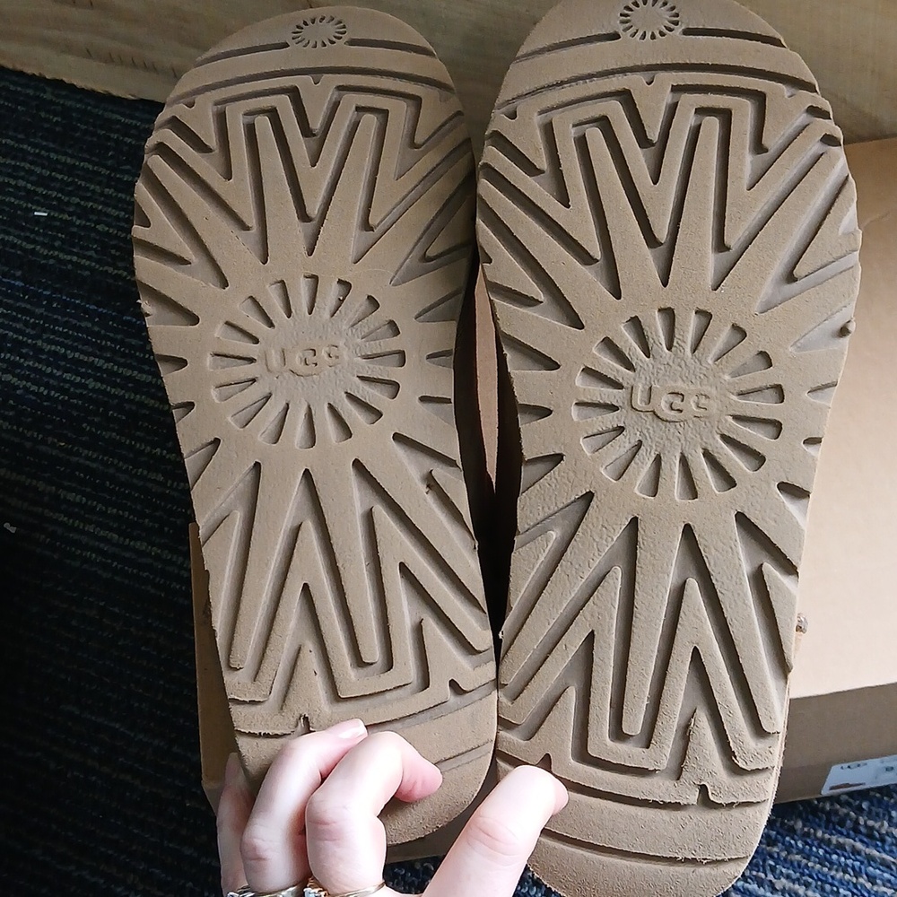 UGG Classic Ultra Mini Platform Boots Size 9 - Picture 9 of 10